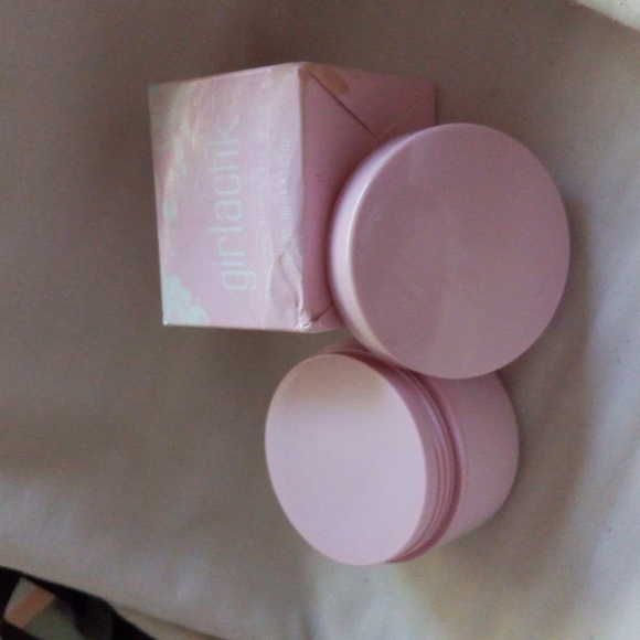 GIRLACTIC CRANBERRY SUGAR FACE SCRUB, new, sealed in box - Picture 3 of 3